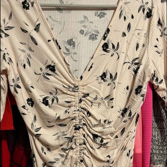 2/$15 Candie’s long sleeve v neck shirt - Picture 1 of 3